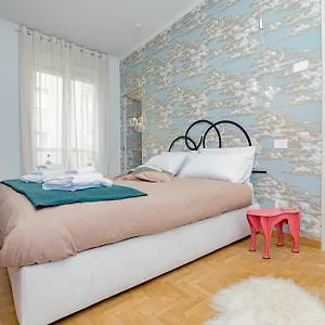Elegance & Comfort Station 500mt -15minuti Duomo , Milan Italy